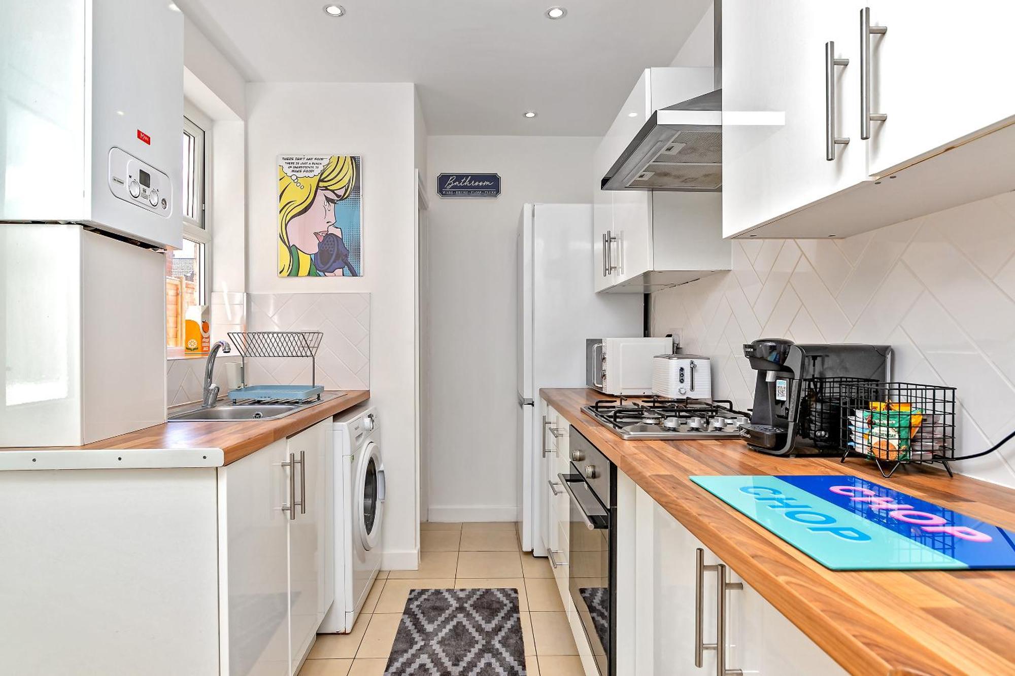 Exclusive Town Centre Home, Free Parking, Walk To Train Station, Near Airport, Luxury Stay, Garden, Pop Art Decor Luton  Exterior foto